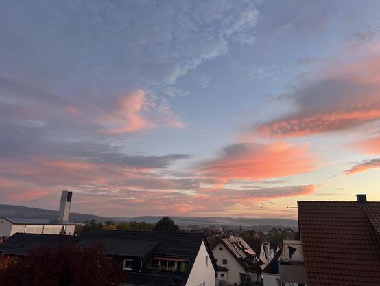 Himmel mit rosanen Wolken